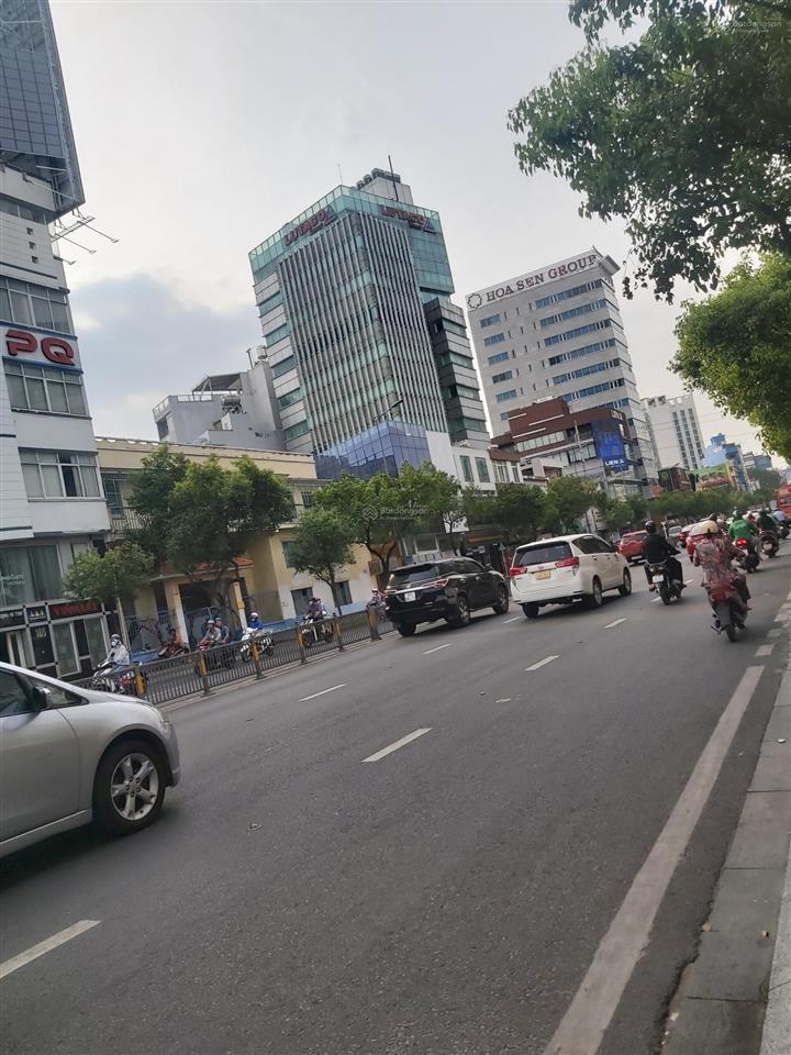 Tòa nhà văn phòng kết hợp penhouse, ngay sân bay tân sơn nhất dt 10x30m, 1 hầm 6 lầu giá chỉ 79 tỷ