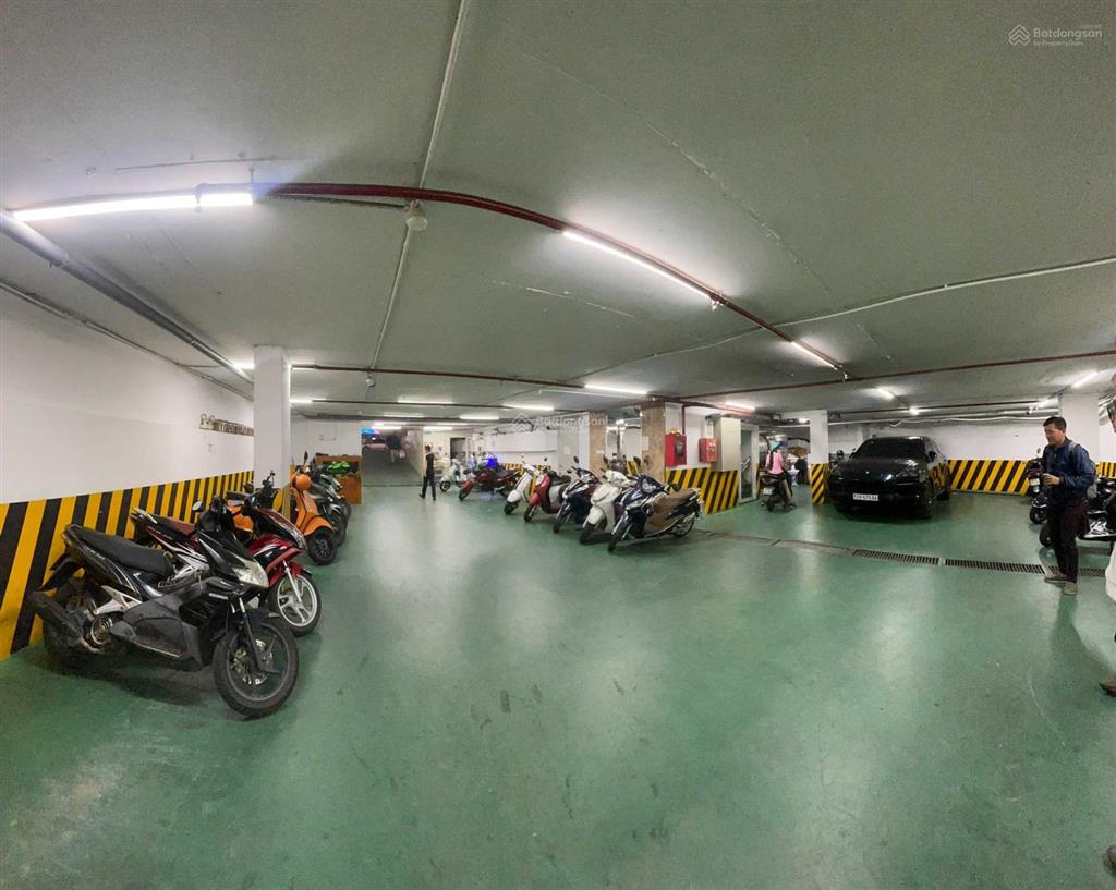 Tòa nhà văn phòng kết hợp penhouse, ngay sân bay tân sơn nhất dt 10x30m, 1 hầm 6 lầu giá chỉ 79 tỷ