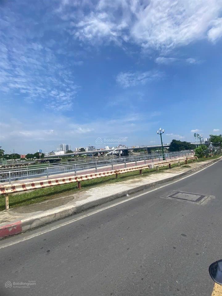 Cần tiền bán gấp nhà phố mặt tiền view sông lớn nằm ngay trung tâm q8