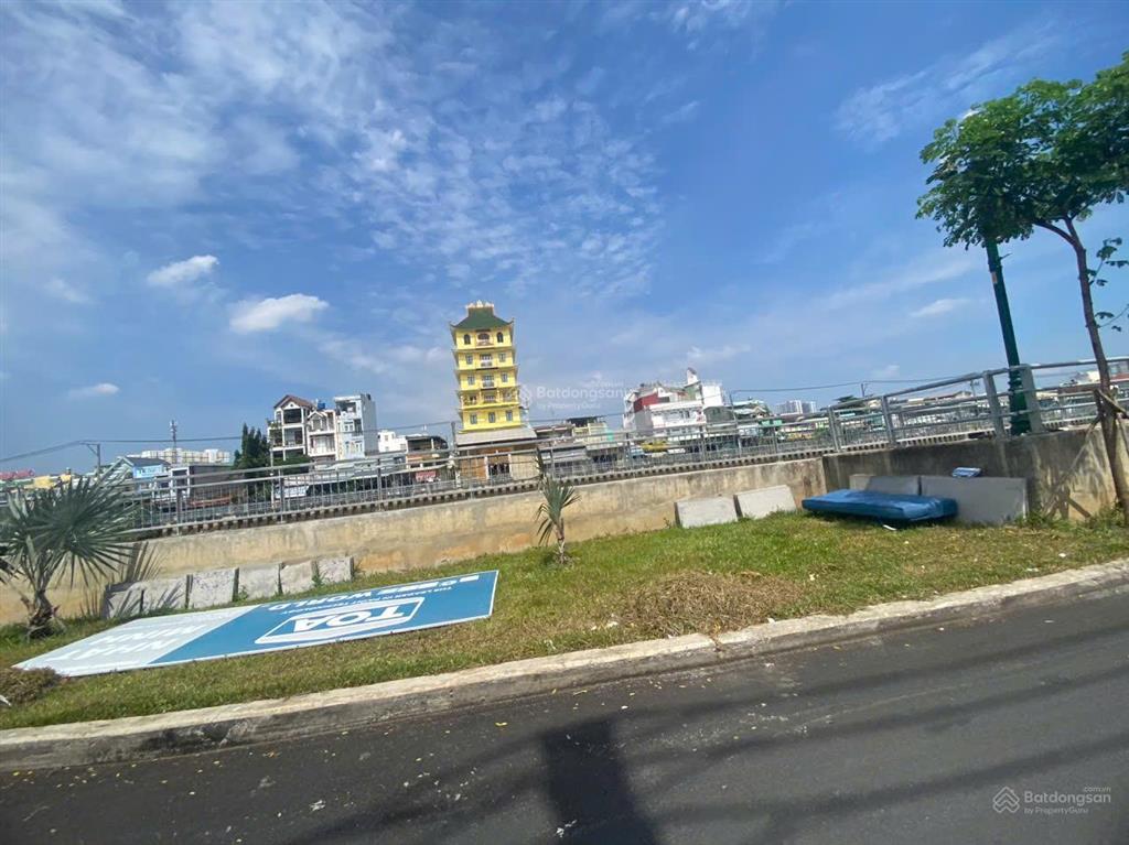 Cần tiền bán gấp nhà phố mặt tiền view sông lớn nằm ngay trung tâm q8