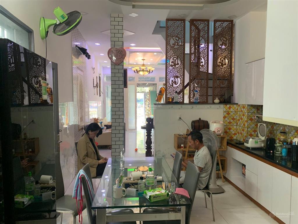 Cần tiền bán gấp nhà phố mặt tiền view sông lớn nằm ngay trung tâm q8