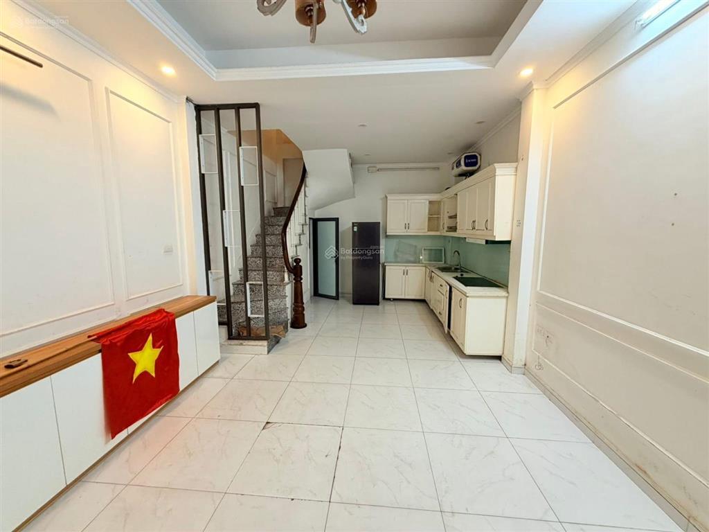 8,4 tỷ có nhà đẹp tại thuỵ khuê tây hồ sẵn ở luôn sổ đỏ chính chủ