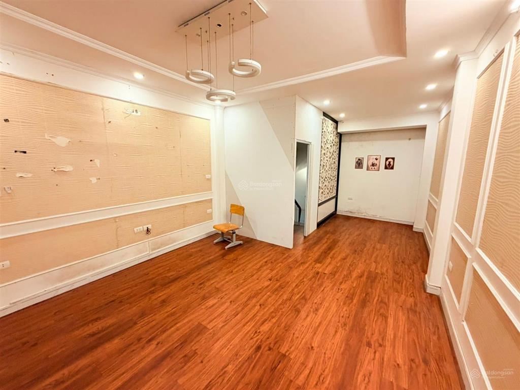 8,4 tỷ có nhà đẹp tại thuỵ khuê tây hồ sẵn ở luôn sổ đỏ chính chủ