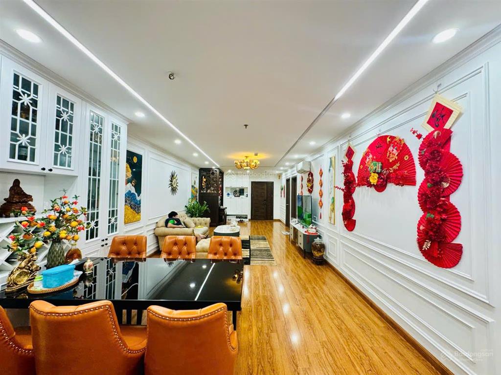 ( diamond flower ). chủ nhà gửi bán căn 3pn, 2wc. dt 122m2 full đồ. ban công đn. giá 10.5tỷ