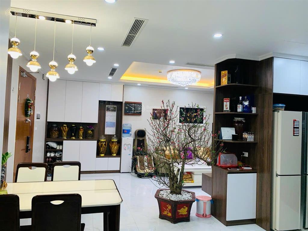 (golden west số 2 lvt). chủ nhà gửi bán căn góc 3pn 2wc. dt 82m2 hướng tây tứ trạch. gía 5 tỷ