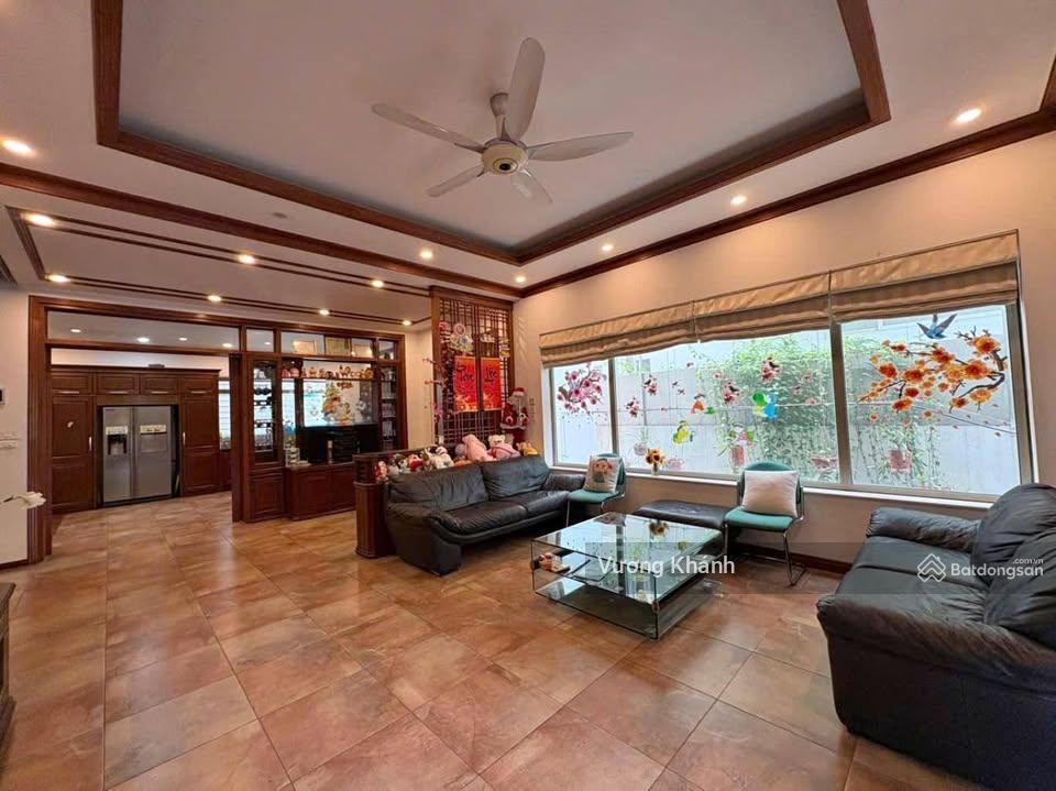 Biệt thự dịch vọng  dt 150m2  mt khổng lồ  ở vip  đẳng cấp  giá 39 tỷ