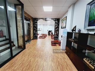 Tòa văn phòng hoàng quốc việt  dt 68m  mt lớn  vỉa hè ô tô tránh  8tầng tm  giá 25 tỷ