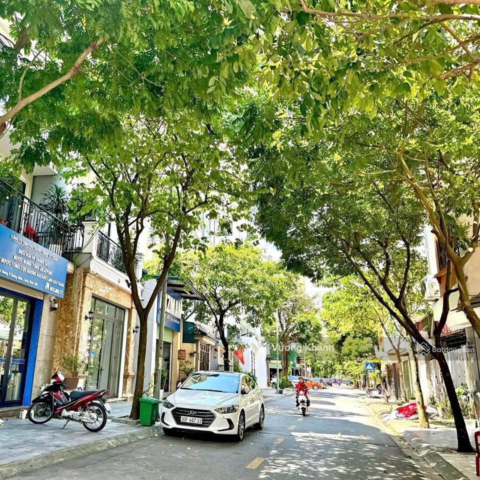 Phân lô trung kính lớn  dt 78m  mt khủng  vỉa hè lớn  khu vip  giá 32 tỷ