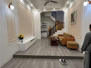 Bán nhà lạc long quân, 20m ô tô dừng đỗ, nhà đẹp ở luôn.