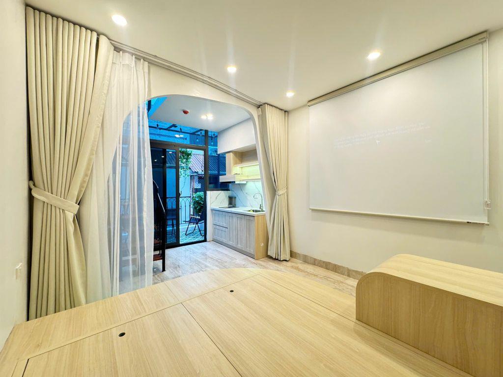 Căn hộ dịch vụ cao cấp  phố Thái Hà quận Đống Đa 39m 6 tầng thang máy chào giá 11.8 tỷ