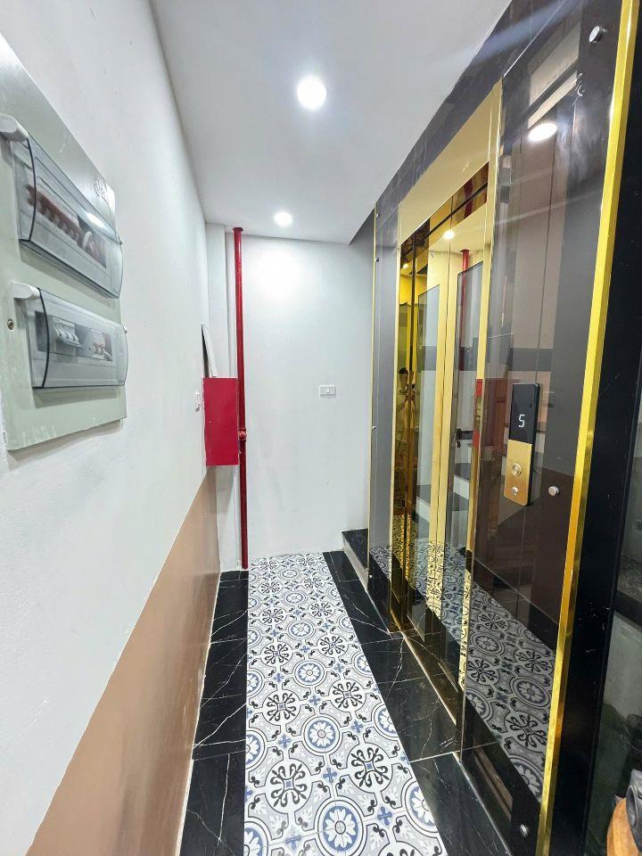 Căn hộ dịch vụ cao cấp  phố Thái Hà quận Đống Đa 39m 6 tầng thang máy chào giá 11.8 tỷ