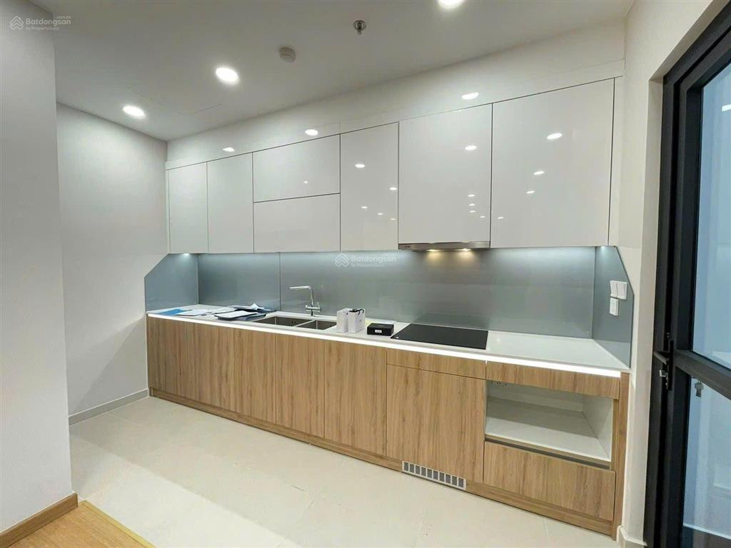 Cần bán ngay căn 2 ngủ +, rộng 92m2 (có slot) tại tòa the zei giá chỉ 10,7 tỷ