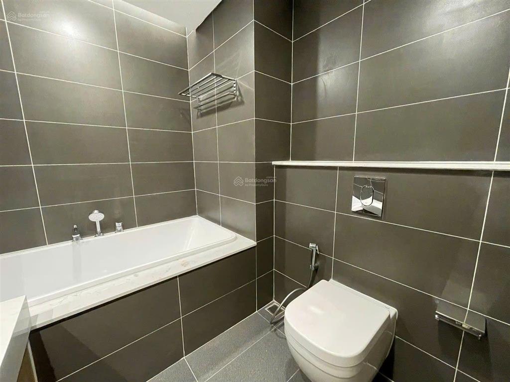 Cần bán ngay căn 2 ngủ +, rộng 92m2 (có slot) tại tòa the zei giá chỉ 10,7 tỷ