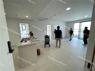 Cho thuê 3pn full nội thất 15tr  dt 100m2 hướng đông nam view landmark 81