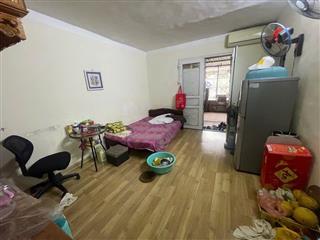 Cho thuê căn hộ tập thể Vĩnh Hồ, Đống Đa, 80m2 ở luôn, ô tô đỗ chân cầu thang, chỉ 5 triệu