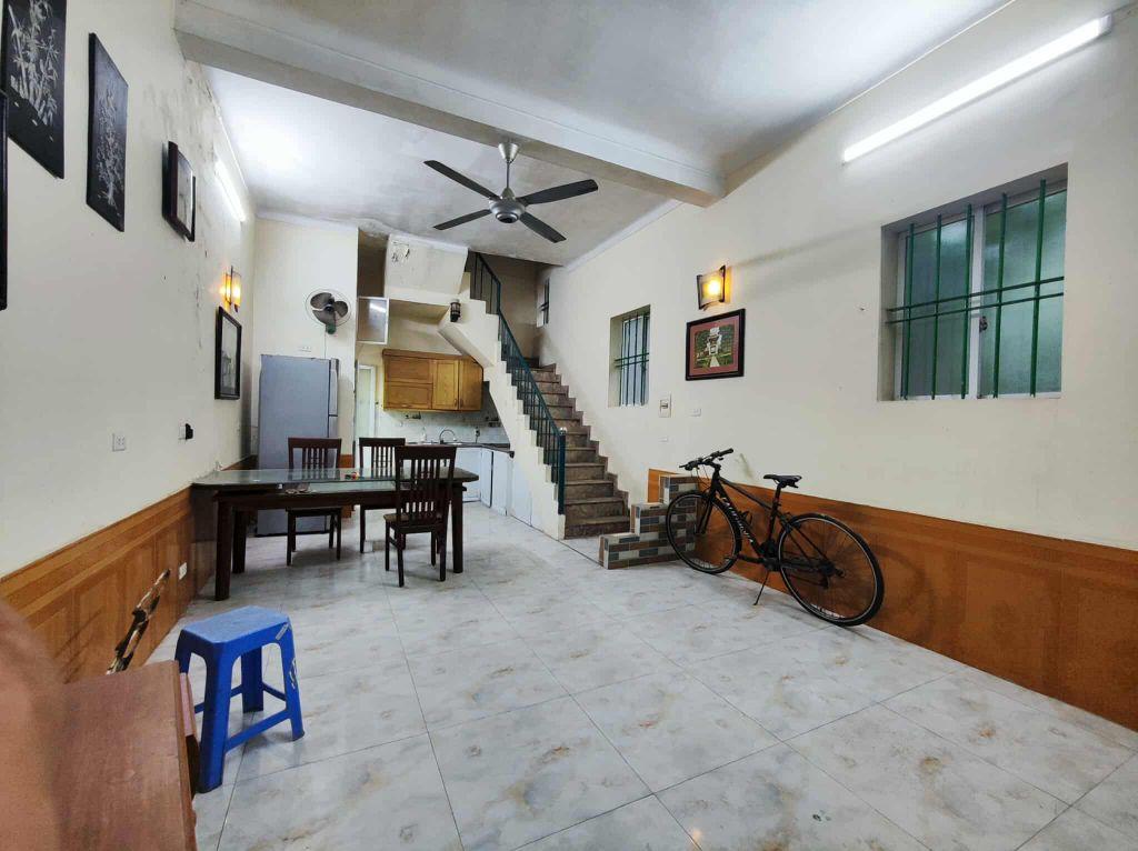 CHO THUÊ NHÀ ĐƯỜNG HOÀNG HOA THÁM, BA ĐÌNH, GẦN PHỐ VĨNH PHÚC, SẴN NÔI THẤT Ở LUÔN