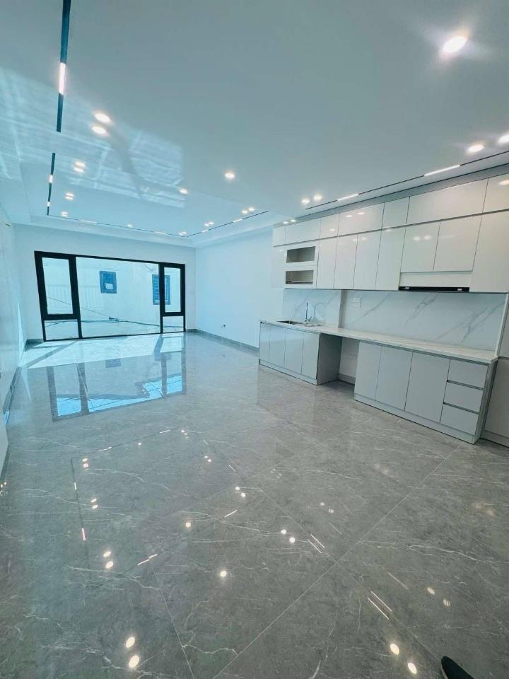 Bán Nhà Siêu Đẹp Ô Tô Thông Vào Nhà - 47M2 - Thang Máy - Giá Hơn 12 tỷ.