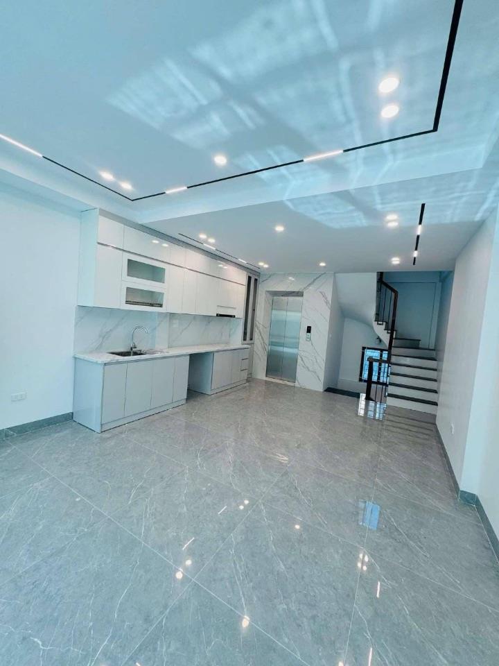 Bán Nhà Siêu Đẹp Ô Tô Thông Vào Nhà - 47M2 - Thang Máy - Giá Hơn 12 tỷ.