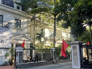 Gia đình cần bán biệt thự sông đà mỹ đình 2 mặt thoáng.  0945 289 ***