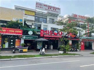 Gia đình tôi cần bán biệt thự ngoại giao đoàn mặt đường đôi nguyễn xuân khoát 357m2 mặt tiền 20m.