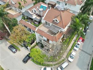 Gia đình tôi cần bán biệt thự góc ciputra tây hồ.
 0945 289 ***