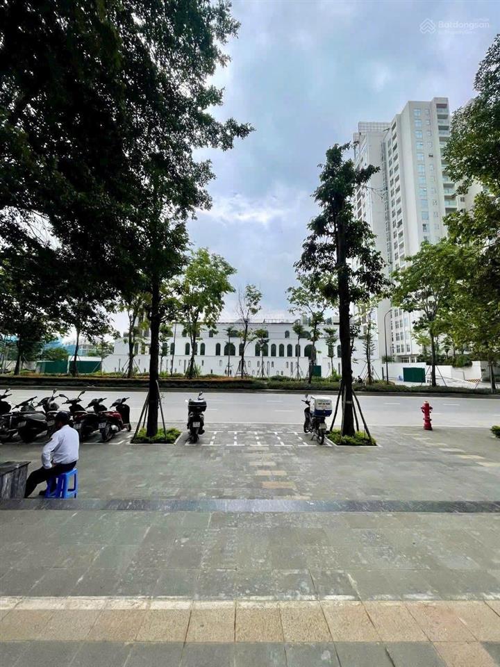 Bán shop chân đế toà sunshine city ciputra 144m2 2 tầng sổ lâu dài dòng tiền 50tr/ tháng.