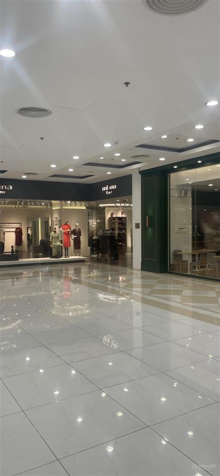 Bán shop chân đế toà royal city 72a nguyễn trãi.  0945 289 ***