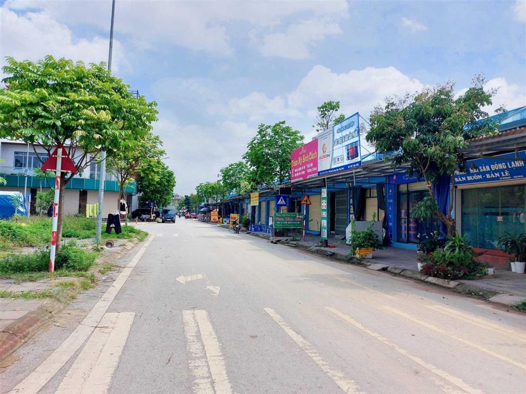 Bán cắt lỗ! mặt kinh doanh tại phố chợ lương sơn! giá rẻ!  0988 112 ***