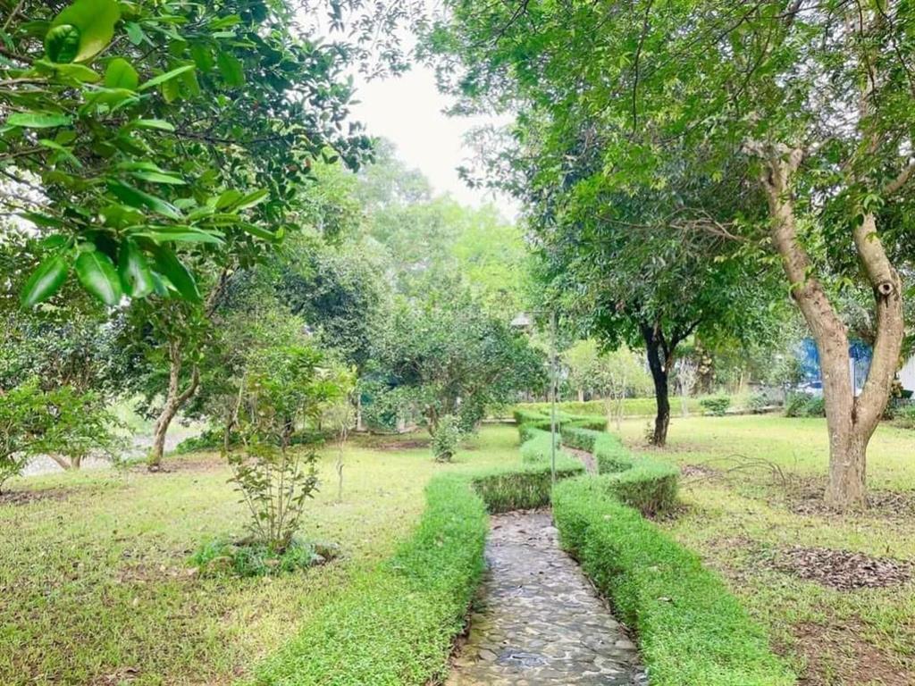 Chủ định cư nước ngoài 13.000m2 biệt phủ sang trọng, gần sân golf sky lake lương sơn, giá hợp lý