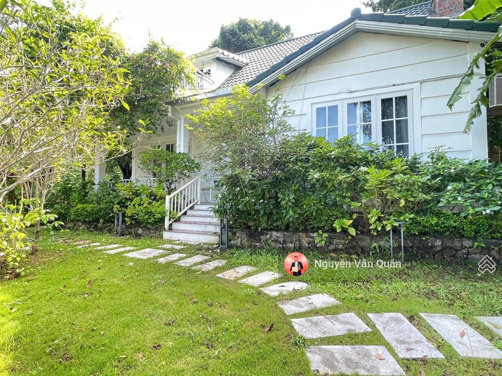 Villa đẹp! giá cực rẻ  bán gấp! lô góc 406m2 full đồ sang trọng  view suối,  0988 112 ***