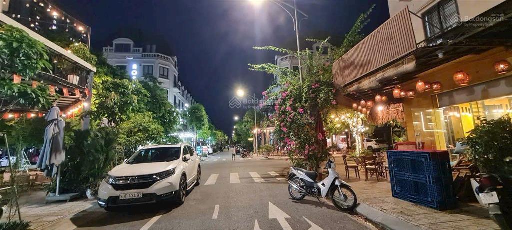Duy nhất 1 la casta 2 mặt đường lớn dt 86m2 5 tầng mt 5m. đẹp nhất la casta. chỉ hơn 20.6 tỷ