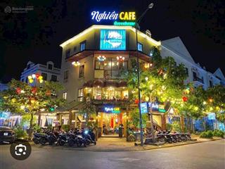 Bán lk lô góc 150m2, mt 25m, cho thuê 75 triệu. vị trí đẹp nhất văn phú, mặt cột đồng hồ đường 27m.