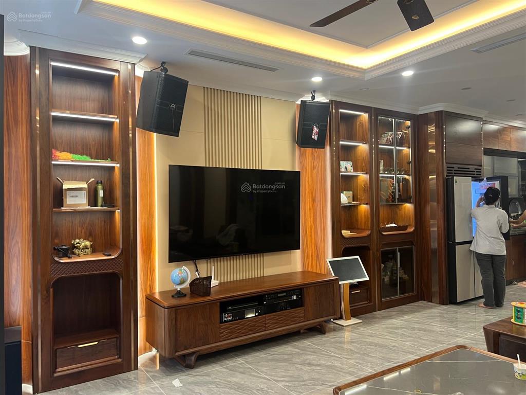 La casta 85m2 5 tầng, mt 5m, vị trí hiếm nhà bán. hoàn thiện cực đẹp và 75m2 4 tầng giá chỉ 20.5 tỷ