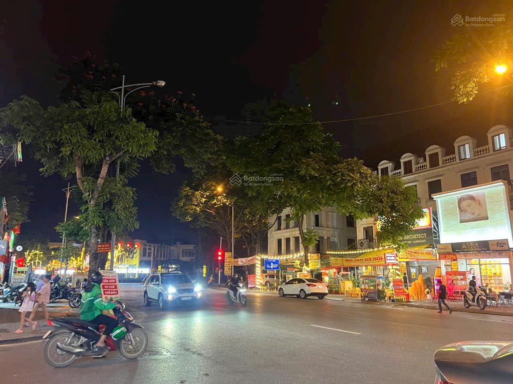 La casta 85m2 5 tầng, mt 5m, vị trí hiếm nhà bán. hoàn thiện cực đẹp và 75m2 4 tầng giá chỉ 20.5 tỷ