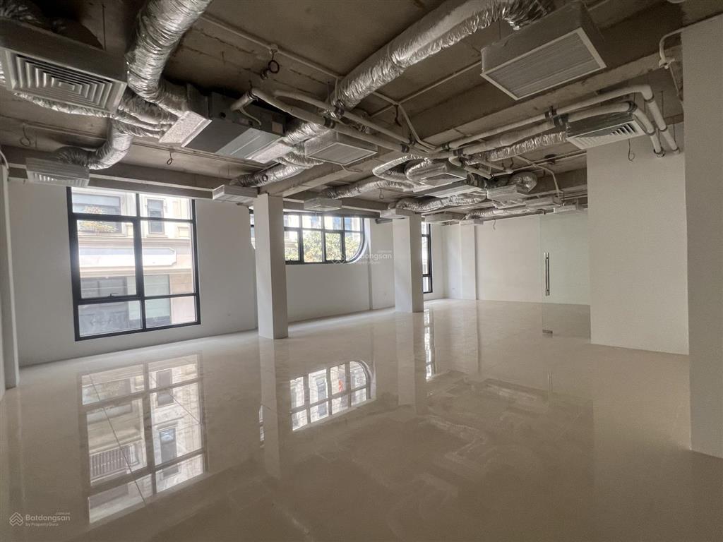 Tòa văn phòng duy nhất ở hà đông 130m2 mặt tiền 12m xây 7 tầng 1 tầng hầm. dòng tiền 100 triệu