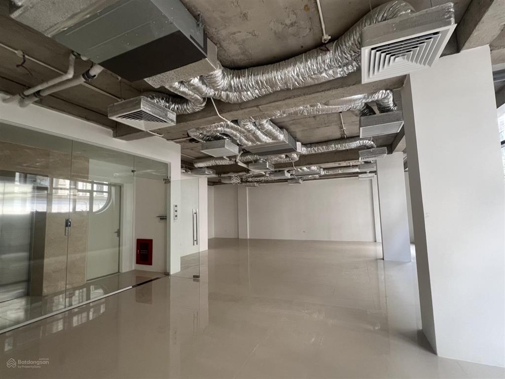 Tòa văn phòng duy nhất ở hà đông 130m2 mặt tiền 12m xây 7 tầng 1 tầng hầm. dòng tiền 100 triệu