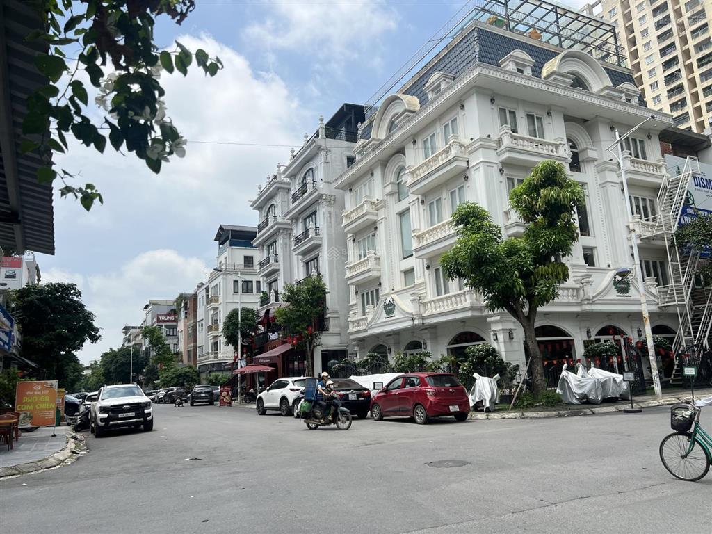 Siêu hot tòa văn phòng 139m2 6 tầng. mt 9m xây full diện tích đất. đang cho thuê văn phòng 60 triệu