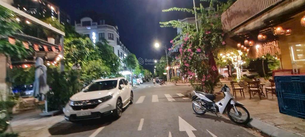 Duy nhất 1 la casta 2 mặt đường lớn dt 84m2 5 tầng mt 5m. đẹp nhất. chỉ hơn 24 tỷ kinh doanh