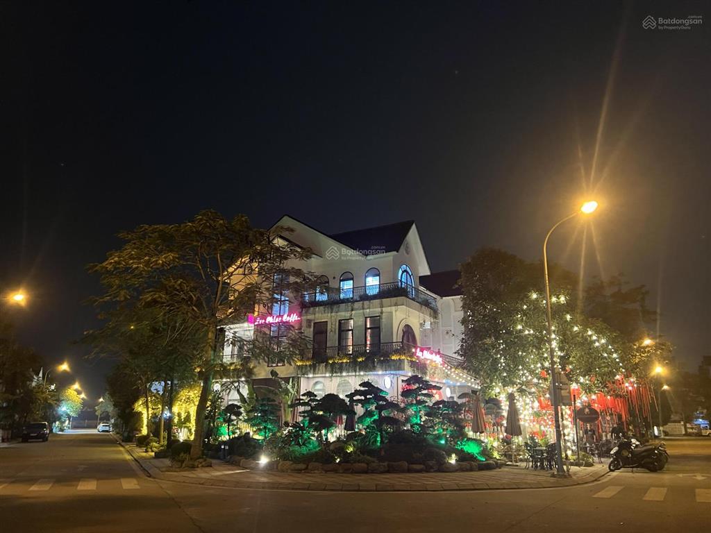 Siêu biệt thự lô góc 300m2 4 tầng. mặt tiền 30m trung tâm 9 tòa chung cư. dòng tiền 200 triệu/tháng