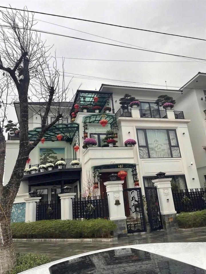 Siêu biệt thự lô góc 300m2 4 tầng. mặt tiền 30m trung tâm 9 tòa chung cư. dòng tiền 200 triệu/tháng