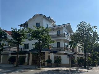 Siêu bt cực đẹp, sang trọng. diện tích 170m2. 4 tầng. mt 12m sát him lam full nội thất giá 32 tỷ