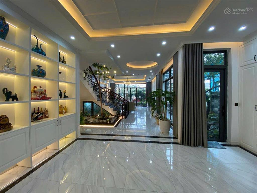 Biệt thự cực đẹp, sang trọng. diện tích 170m². 4 tầng. mt 12m sát him lam full nội thất giá 32 tỷ
