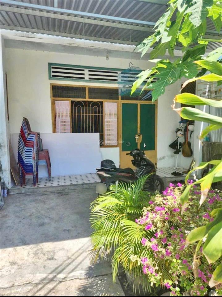 Bán đất tặng nhà cấp 4  vĩnh hoà, bắc nha trang. 119m2 (ngang 5m) đường ô tô 4m. gần biển, bến xe.