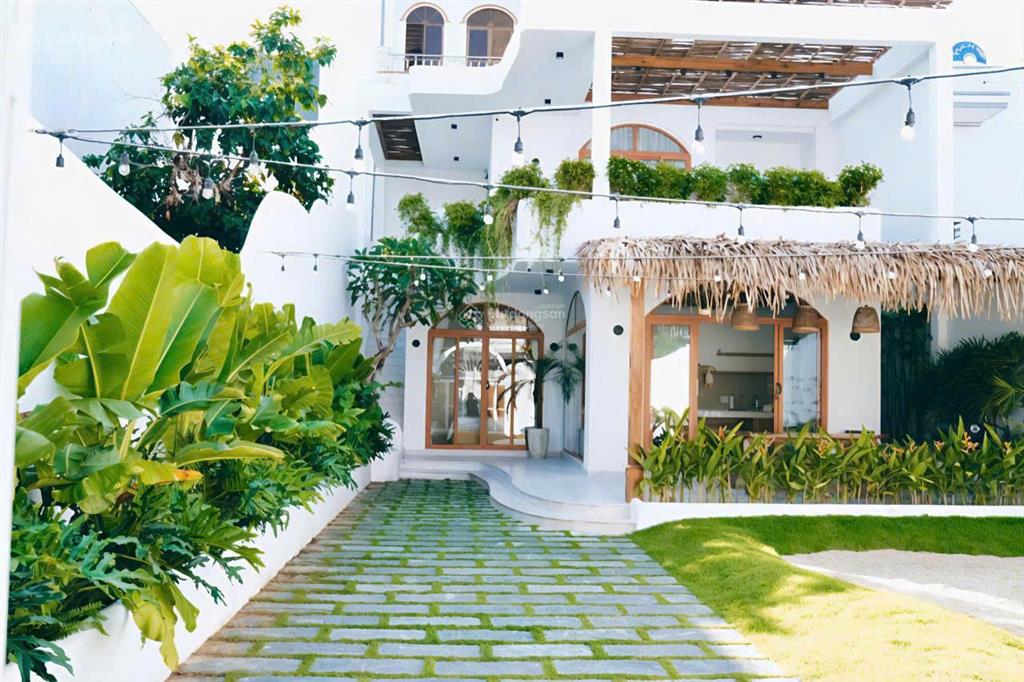 Cho thuê villa nghỉ dưỡng + bắc nha trang. cách biển 100m. dt 200m2 có 3pn, 4wc, sân đỗ ô tô.