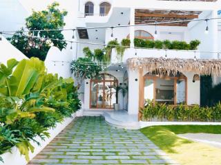 Cho thuê villa nghỉ dưỡng + bắc nha trang. cách biển 100m. dt 200m2 có 3pn, 4wc, sân đỗ ô tô.