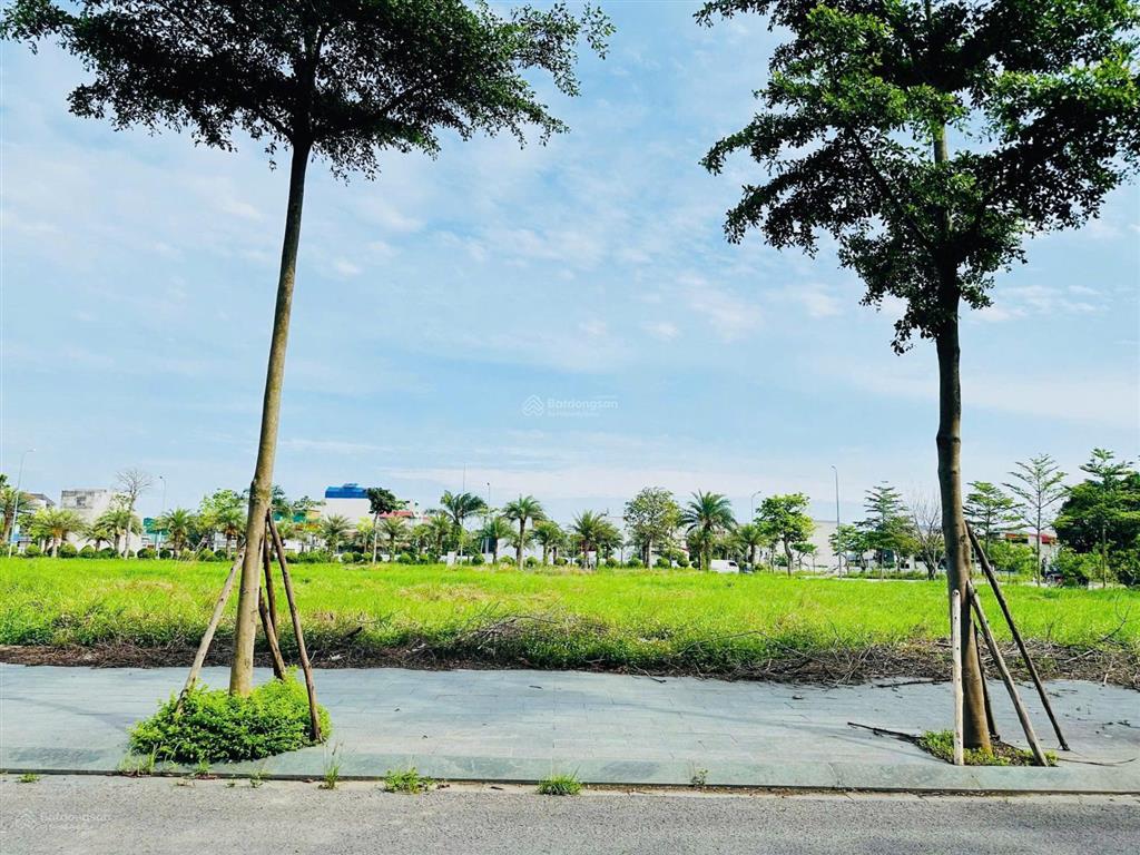 Chính chủ bán liền kề lk6 view hồ điều hoà vườn hồng alo 0945 288 ***