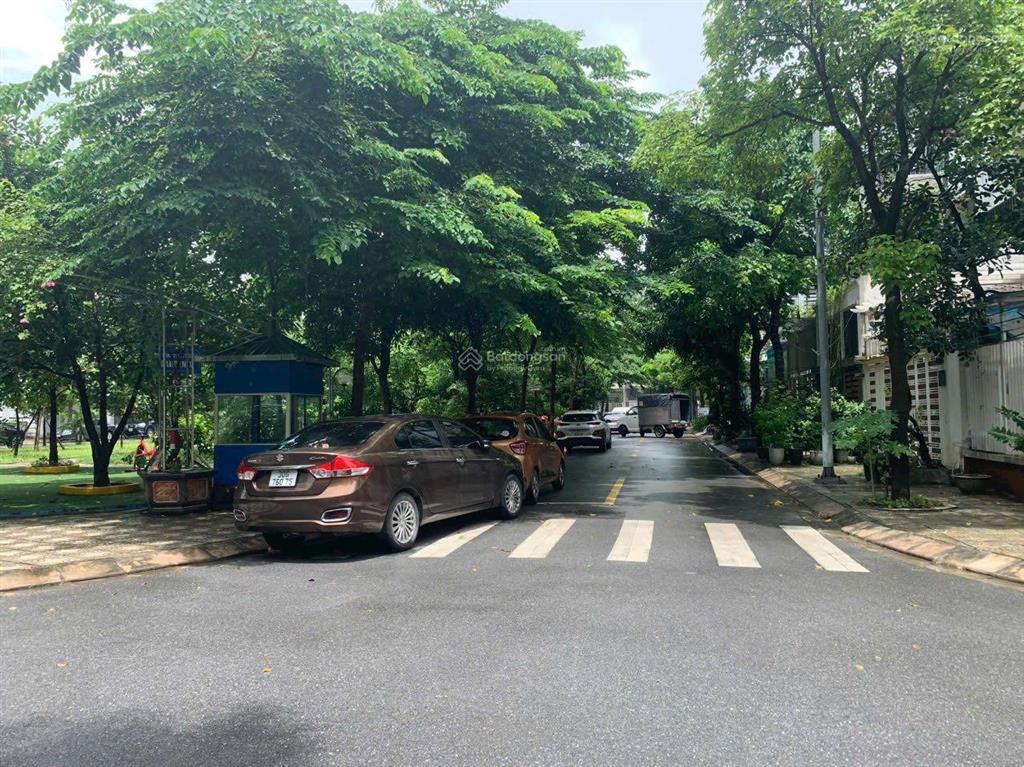 Chính chủ bán liền kề 90m2 view công viên ở foresa tasco xuân phương, giá hợp lý