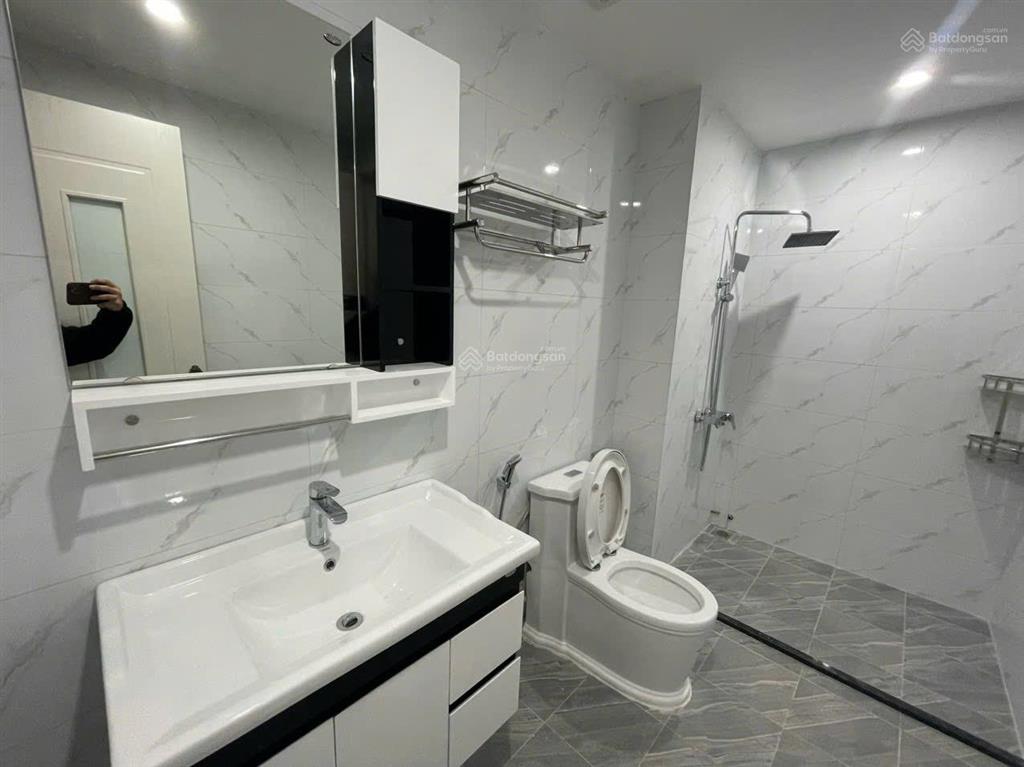 Cho thuê biệt thự 5 tầng hoàn thiện full đồ đẹp + thang máy vào ở ngay + văn phòng, chỉ 25tr/tháng