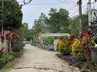 Gia đình tôi muốn bán 493m có 400m thổ cư, lô góc 3 mặt thoáng tại lâm sơn, lương sơn. sẵn nhà c4