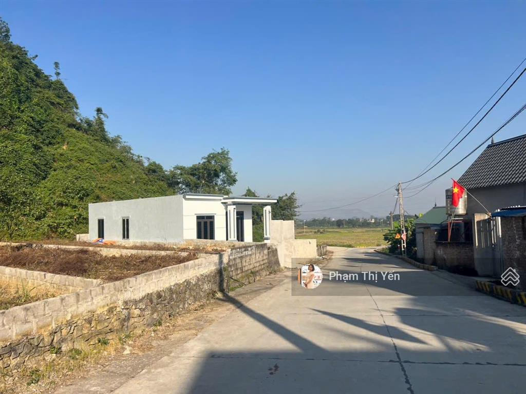 Cần bán lô đất 170m2, vuông vắn bám trục chính đường liên xã cư yên  lương sơn